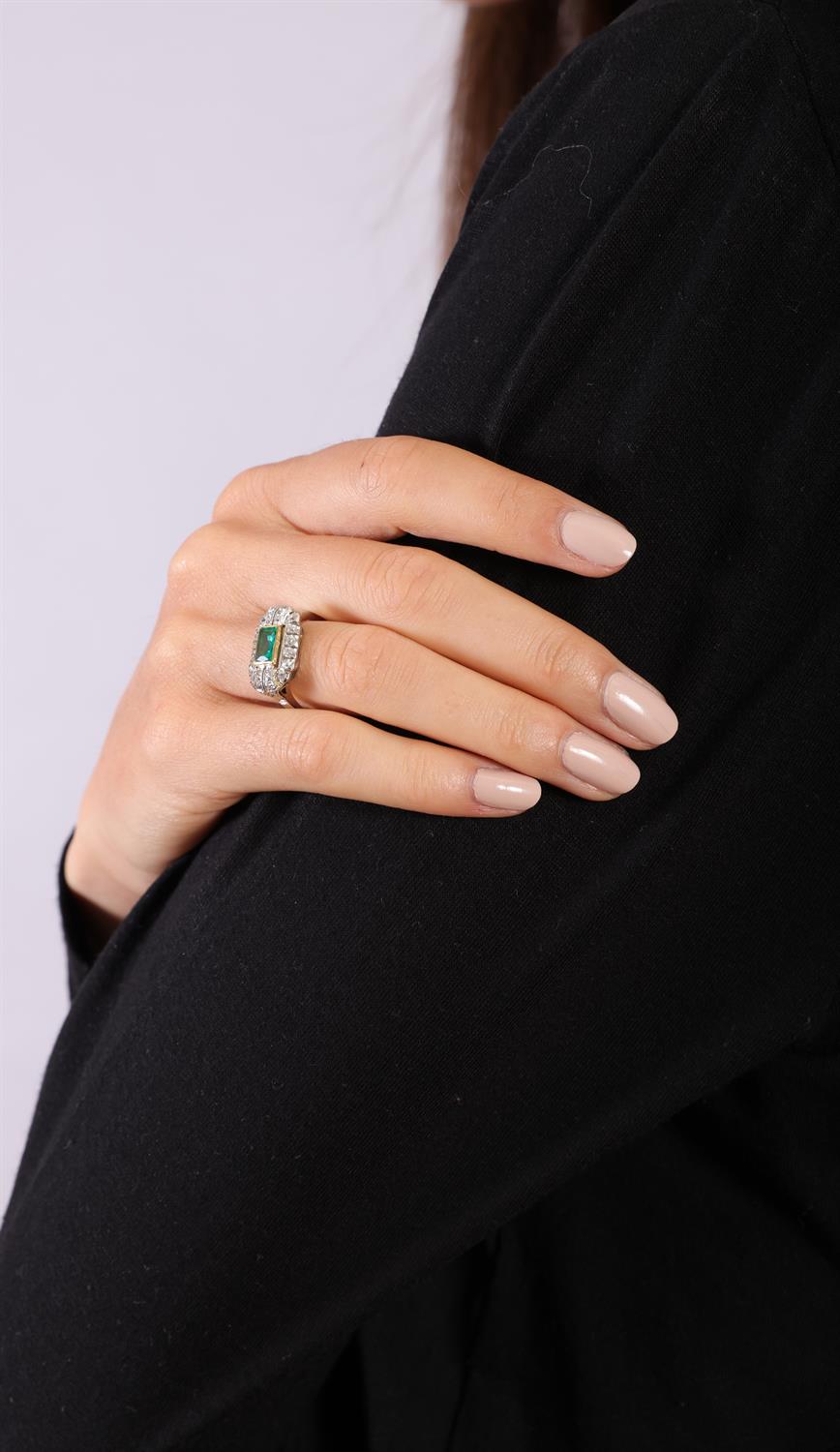 AN EMERALD AND DIAMOND DRESS RING The rectangular-cut emerald within collet-setting, - Image 6 of 6