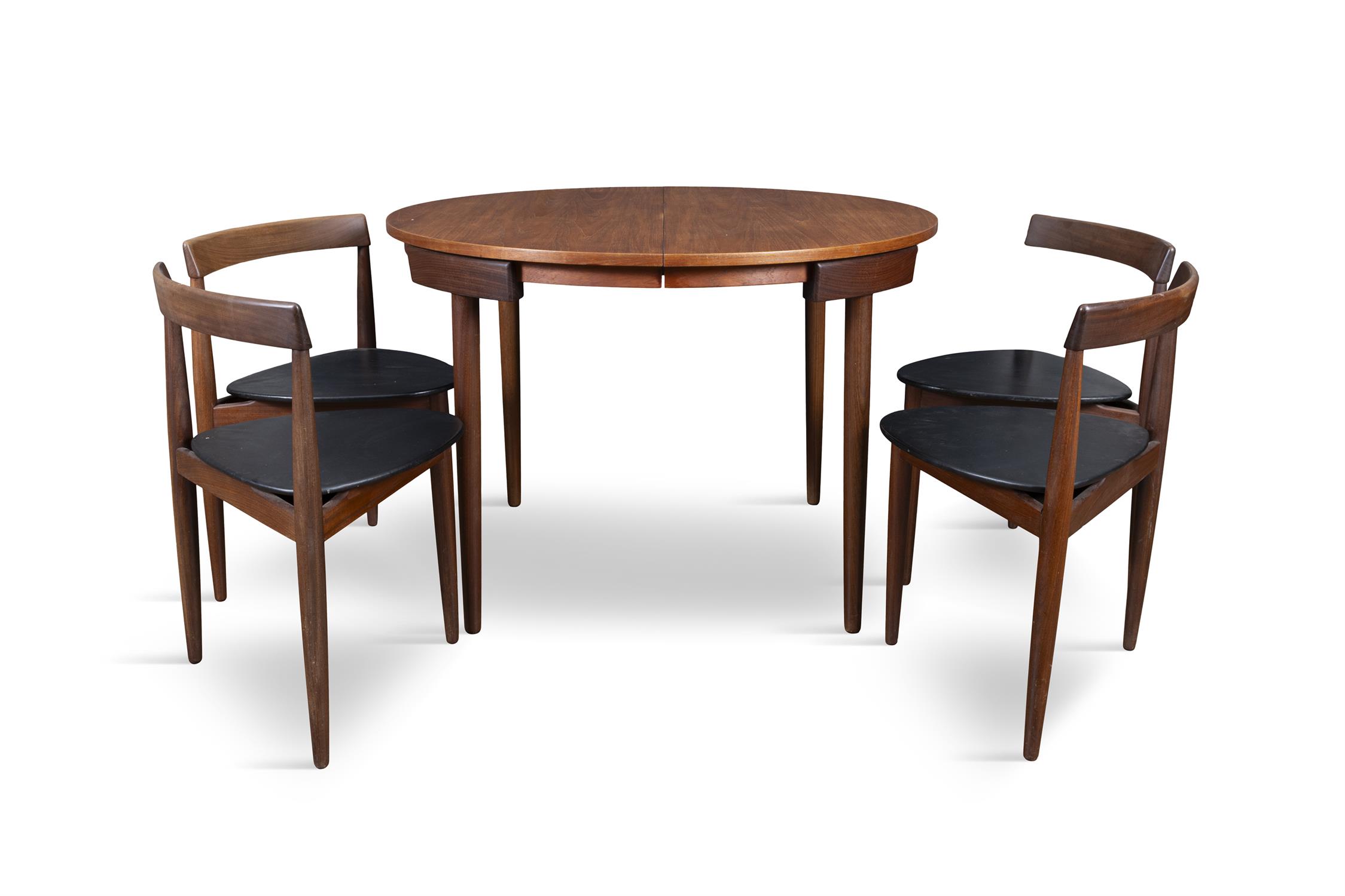 FREM ROJLE A teak circular extending dining table with 4 chairs by Hans Olsen for Frem Rojle. - Image 3 of 9