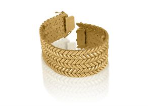 A GOLD BRACELET, BY MICHELETTO, CIRCA 1955 The wide textured and polished herringbone-link