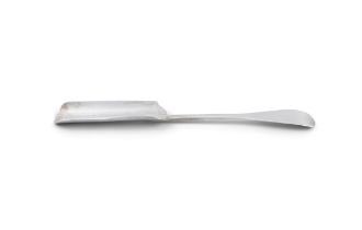 AN IRISH SILVER MARROW SCOOP Dublin c.1825, mark of Richard Garde, 18cm long; together with a