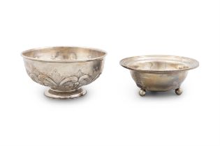 AN EMBOSSED SILVER CENTRE BOWL, LONDON, the circular body decorated with a repeating pattern of