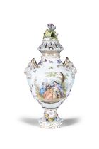 A DRESDEN PORCELAIN CIRCULAR BALUSTER SHAPED VASE AND COVER , LATE 19TH CENTURY the pierced top