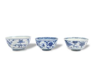 A GROUP OF THREE BLUE AND WHITE BOWLS China for export market, 18-19th century.