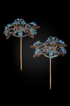 A PAIR OF KINGFISHER FEATHER 'EN TREMBLANT' HAIRPINS, DESIGNED WITH FLOWERS AND BUTTERFLY AND RED