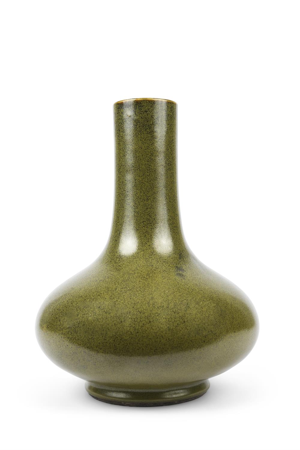 A TEADUST-GLAZED BOTTLE VASE 清代 茶葉末釉荸薺瓶 China, 19th century. H: 29.3cm - Image 3 of 4