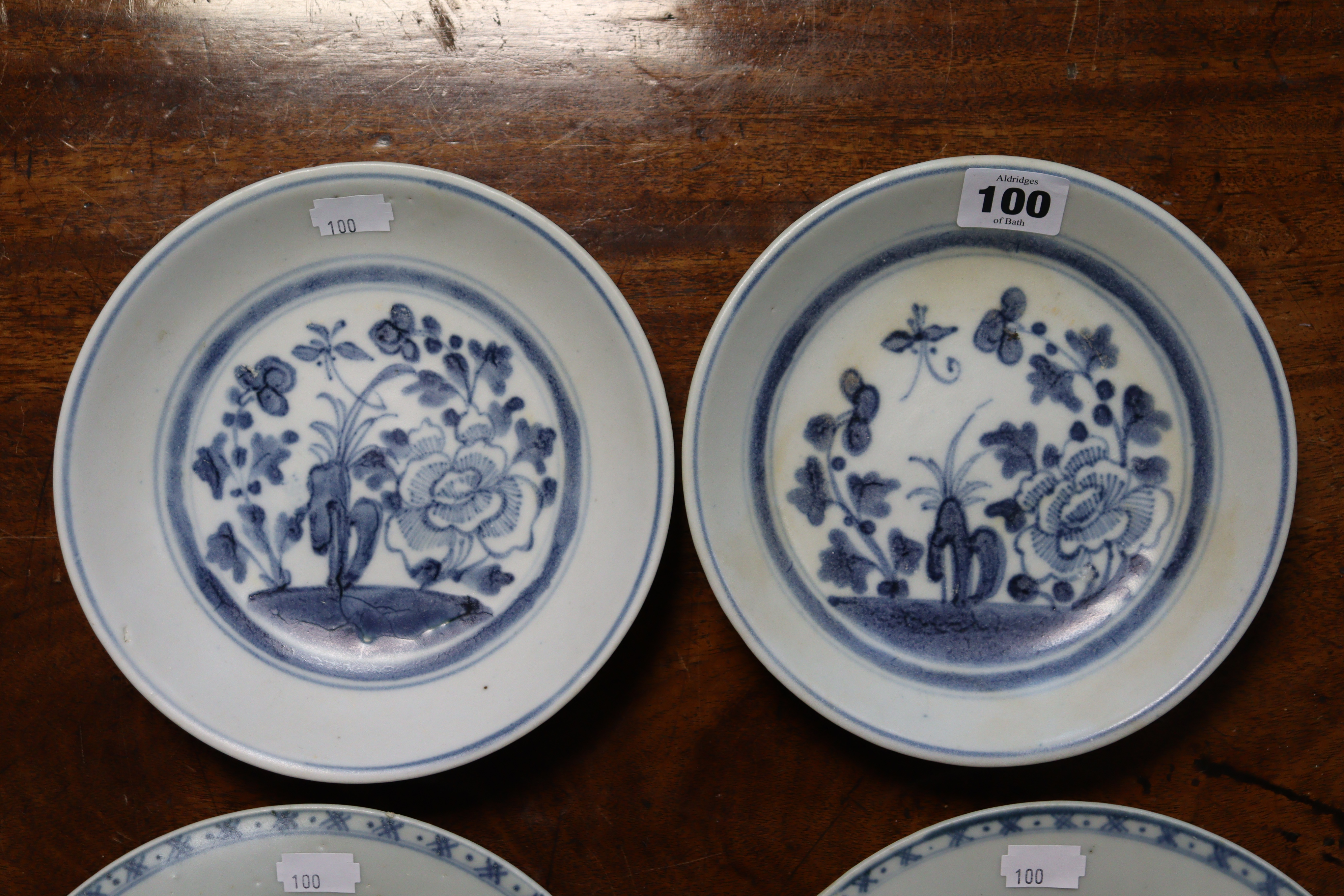 Tek Sing shipwreck cargo: a group of four provincial Chinese porcelain plates, with peony, butterfly - Image 2 of 4