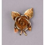 An 18ct gold rose brooch with four leaves surrounding the bloom, 4.5cm wide. (11.2g)