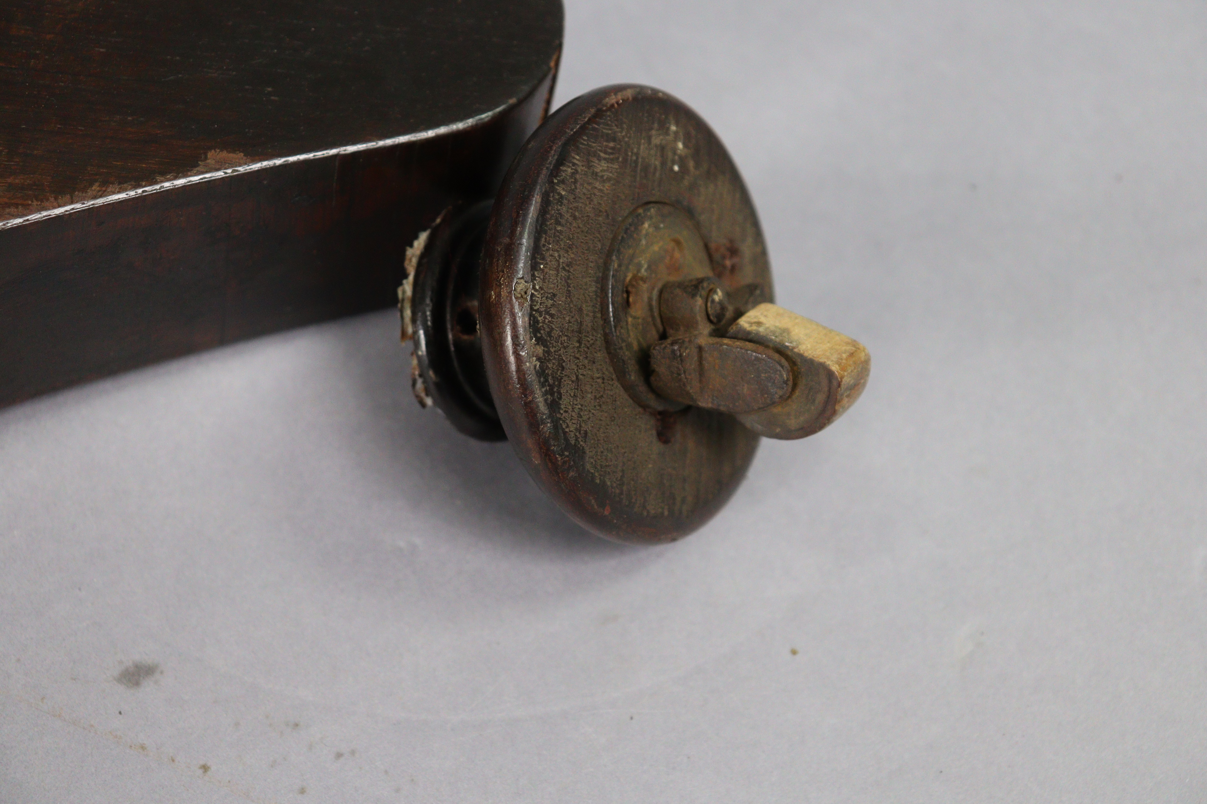 An early Victorian rosewood loo table with circular tilt-top, on tapered centre column & triform - Image 6 of 6