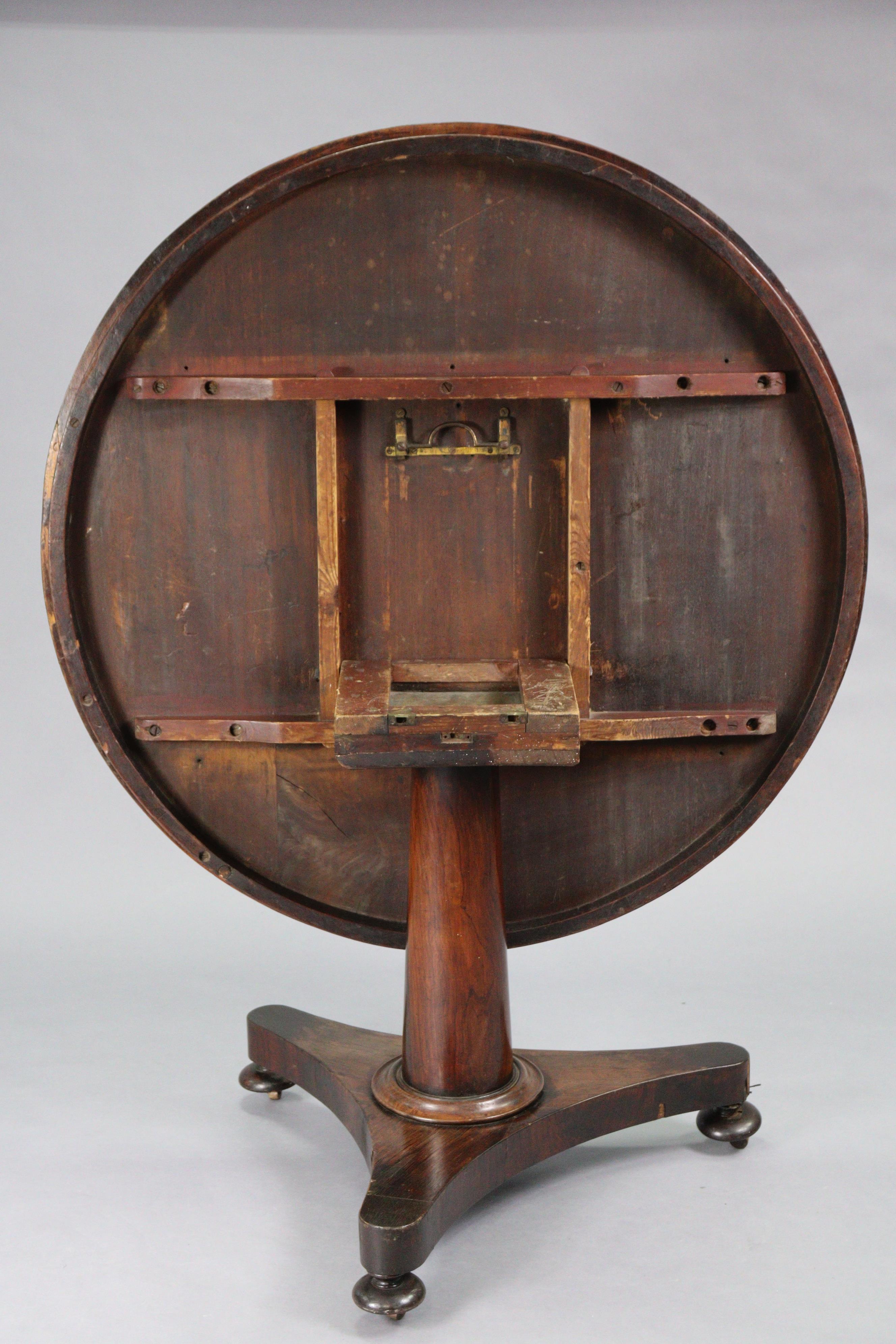 An early Victorian rosewood loo table with circular tilt-top, on tapered centre column & triform - Image 3 of 6