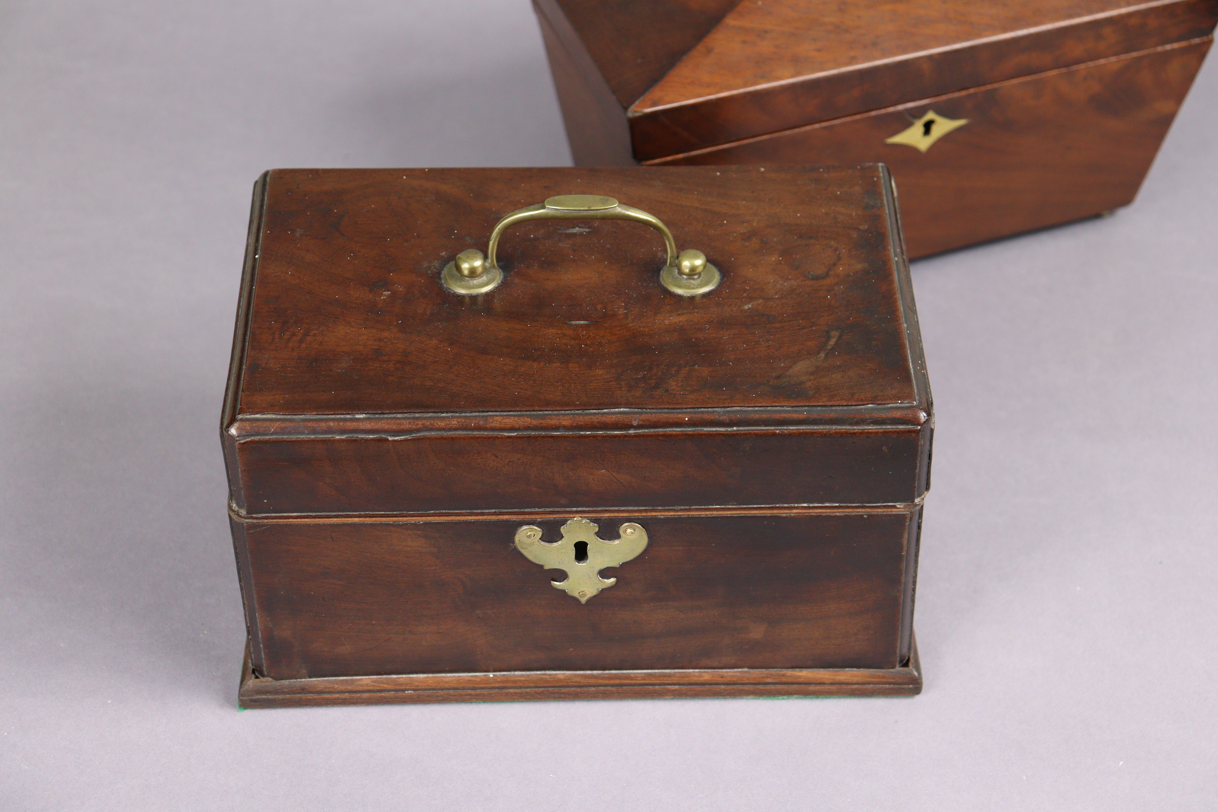 An early 19th century mahogany work box with brass swing handle to the hinged lid, brass shaped - Image 2 of 7