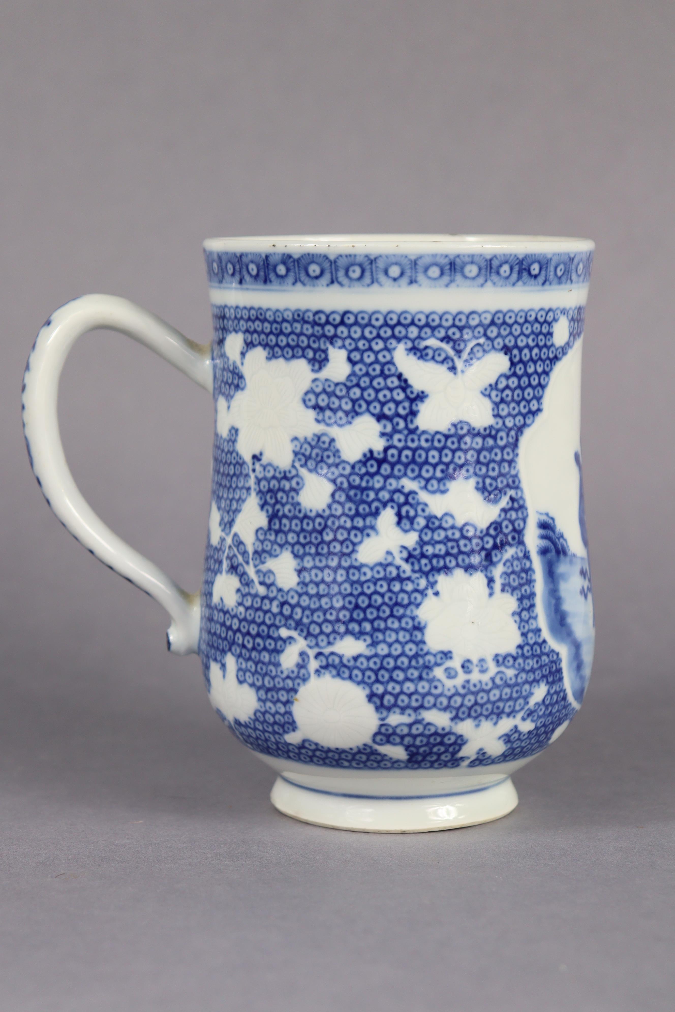 An 18th century Chinese blue & white porcelain tankard of baluster form. The central cartouche - Image 2 of 4