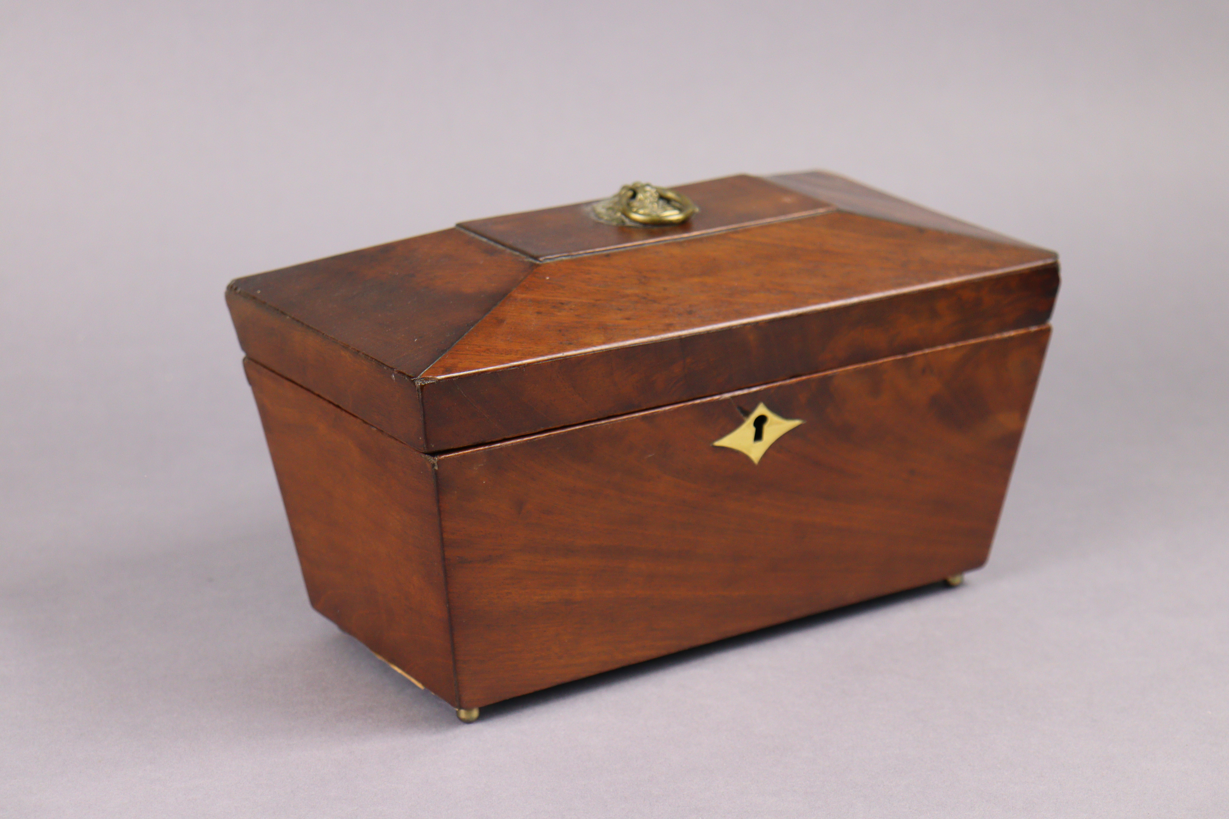 An early 19th century mahogany work box with brass swing handle to the hinged lid, brass shaped - Image 5 of 7