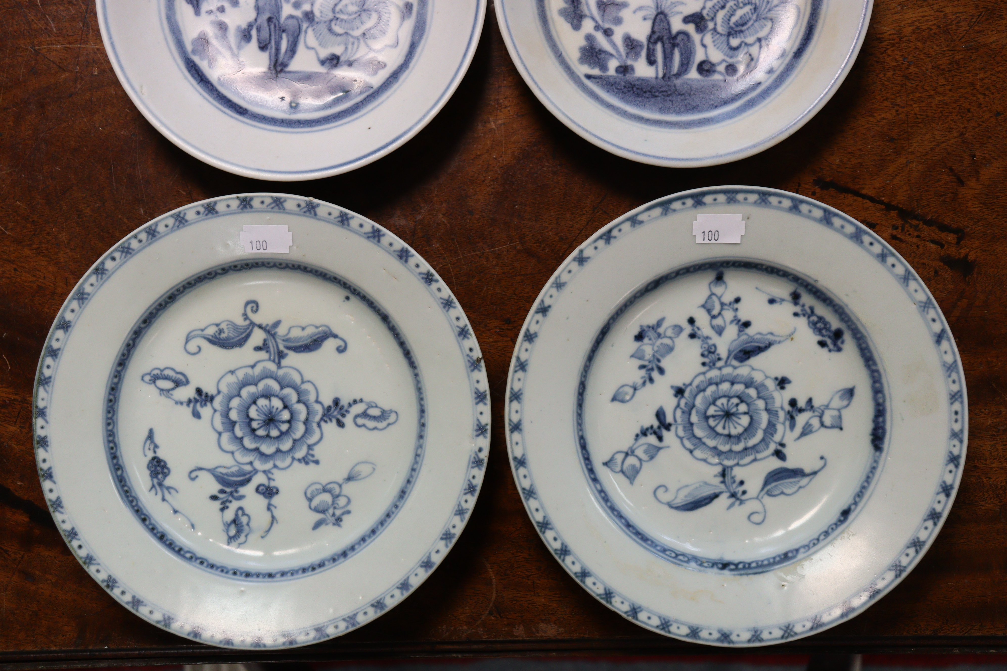 Tek Sing shipwreck cargo: a group of four provincial Chinese porcelain plates, with peony, butterfly - Image 3 of 4
