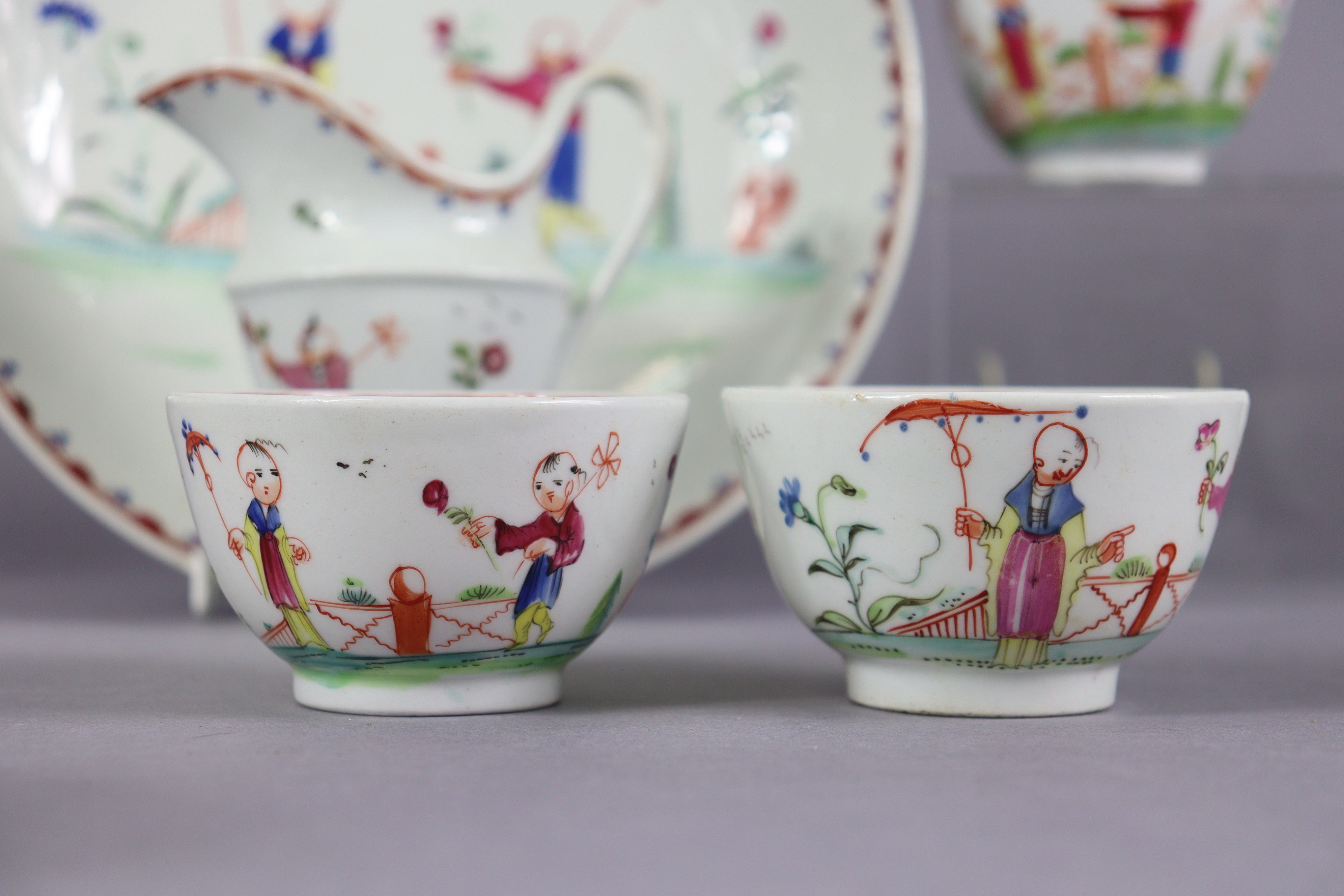 An 18th century Newhall porcelain part tea service, decorated in coloured enamels with chinoiserie - Image 9 of 17