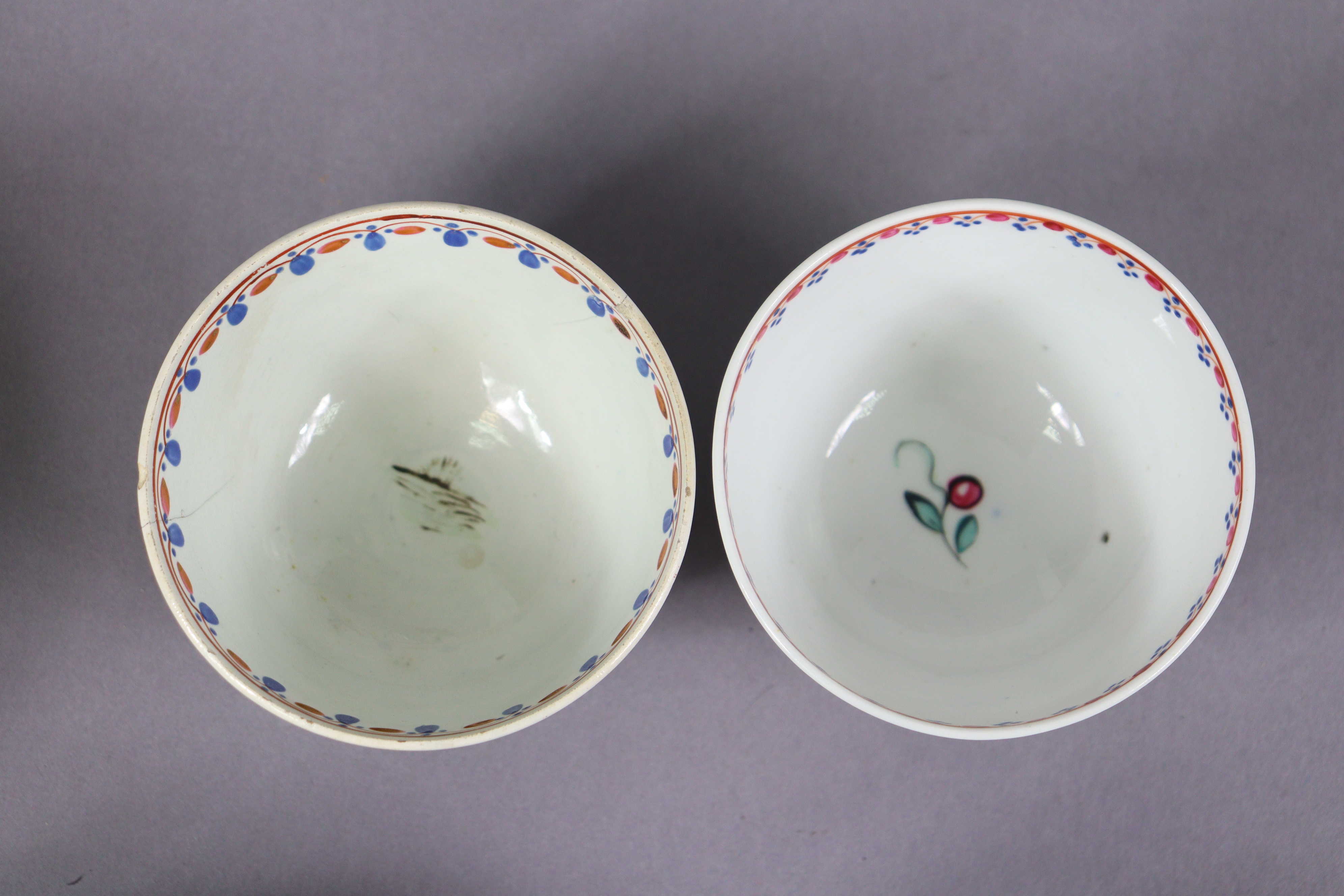 An 18th century Newhall porcelain part tea service, decorated in coloured enamels with chinoiserie - Image 17 of 17