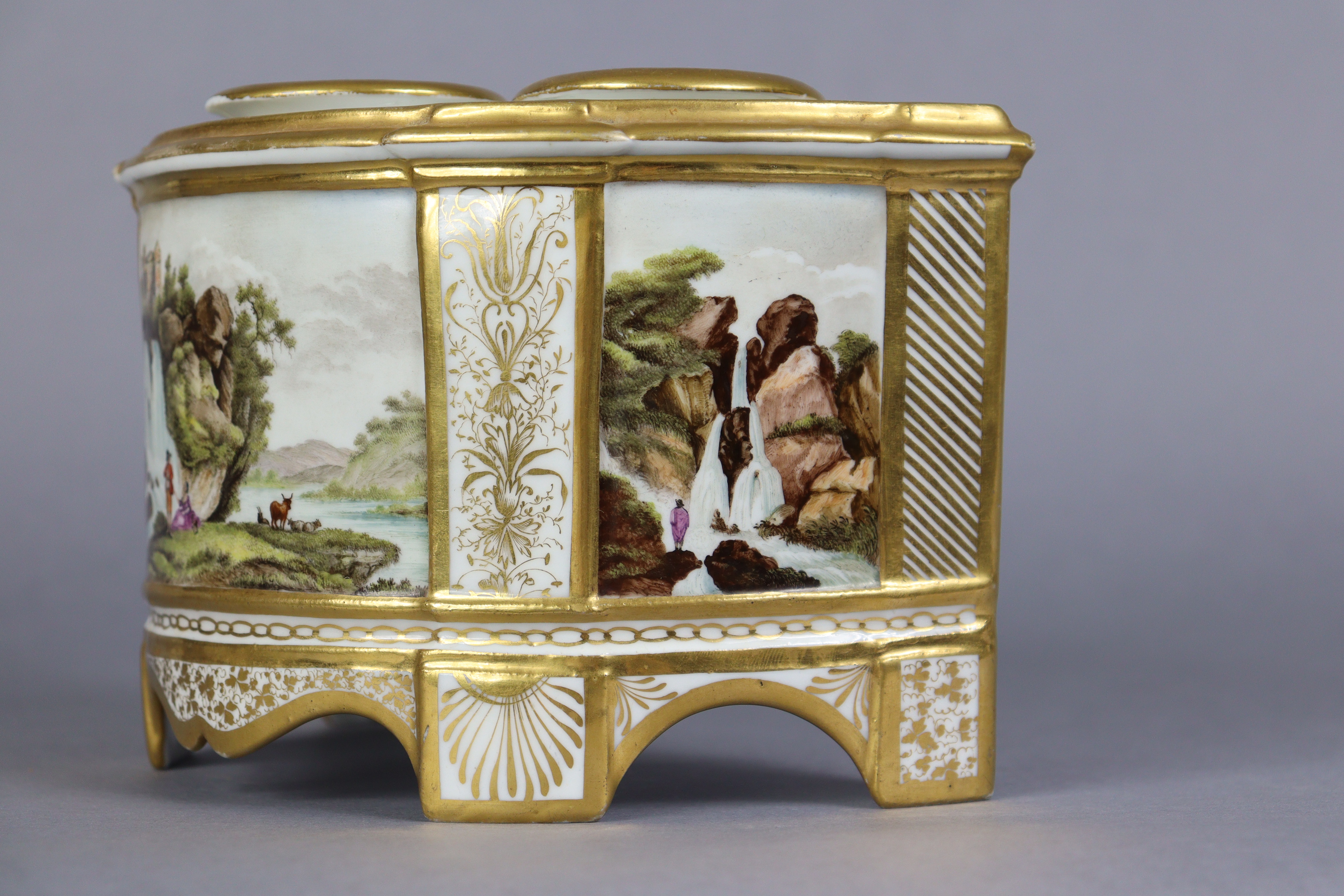 AN EARLY 19TH CENTURY PARIS (RUE THIROU) PORCELAIN BOUGH POT & PIERCED COVER, of demi-lune shape, - Image 5 of 8