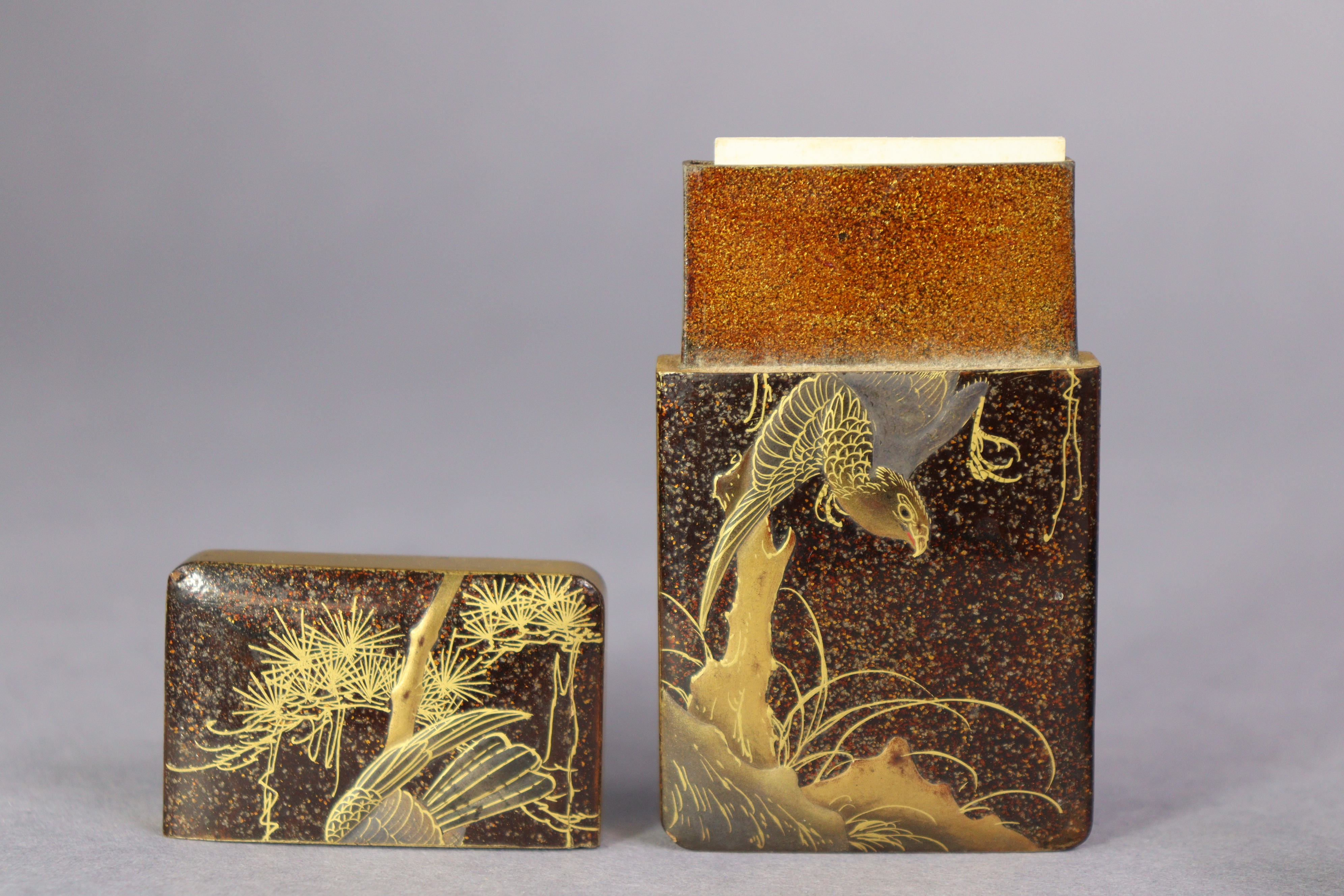 A late 19th century Japanese lacquer card case decorated with a hawk on a gilt-speckled ground, - Image 2 of 5