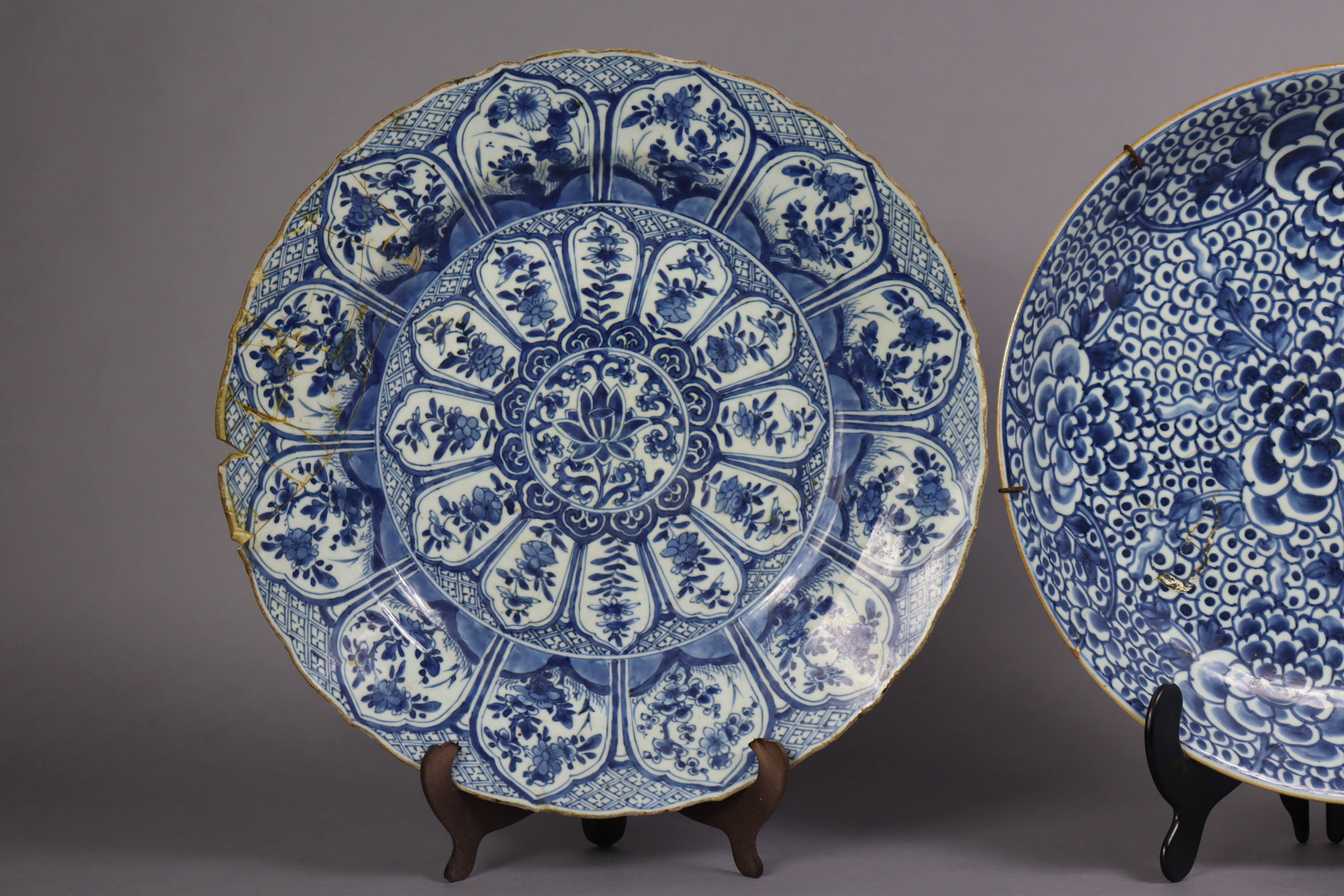 An 18th century Chinese blue & white porcelain large shallow bowl decorated with peonies on a scaled - Image 3 of 6