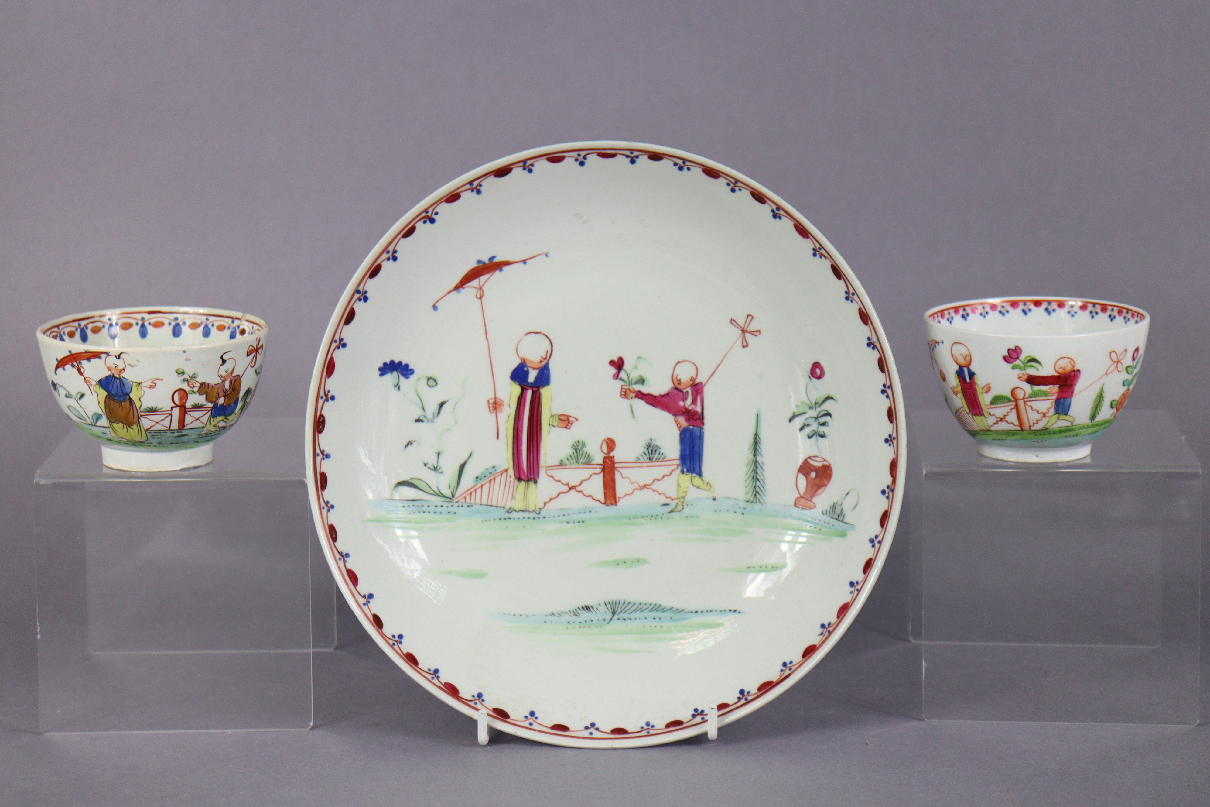 An 18th century Newhall porcelain part tea service, decorated in coloured enamels with chinoiserie - Image 16 of 17