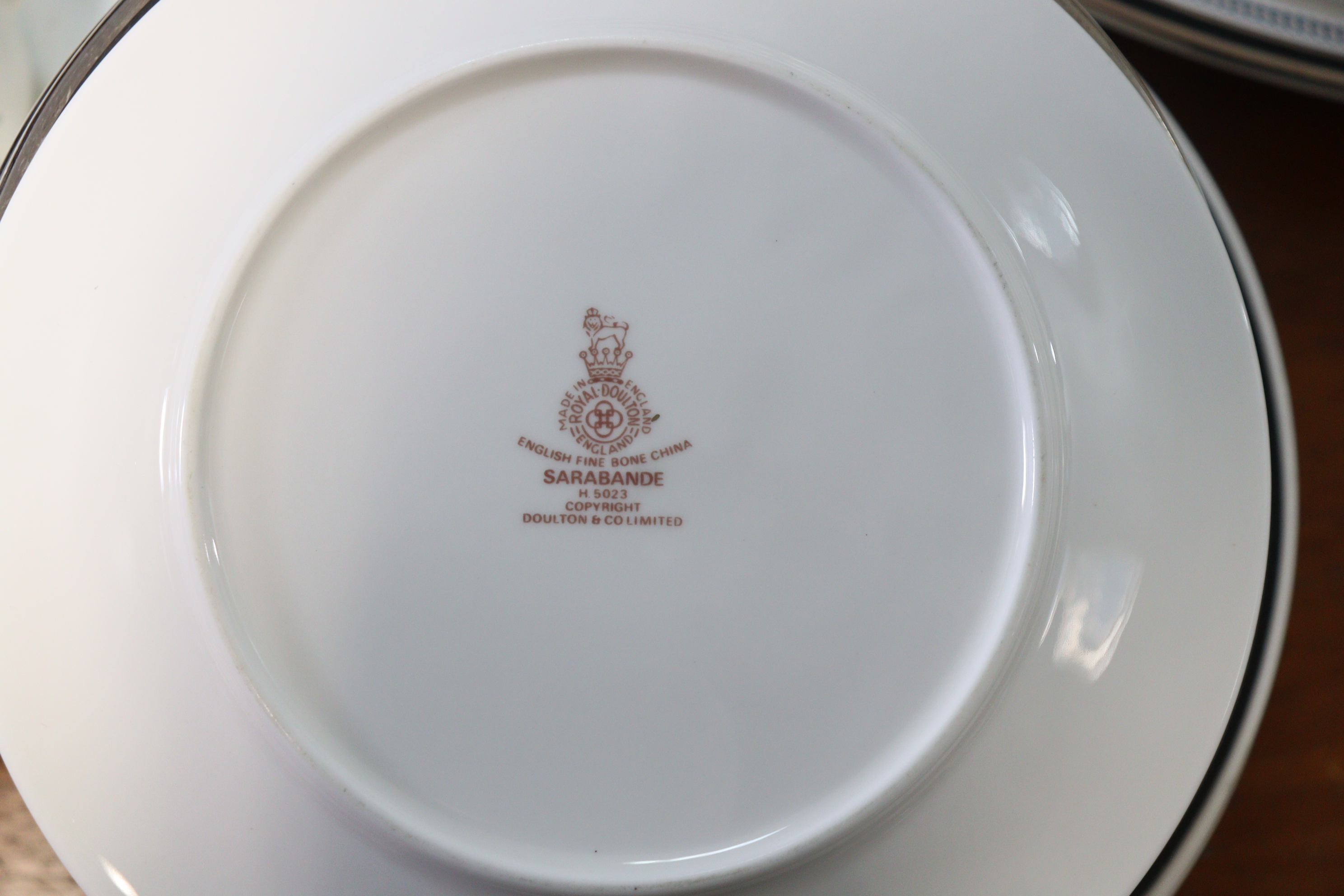 A Royal Doulton bone china “Sarabande” thirty-seven piece part dinner service; & a Royal - Image 3 of 4