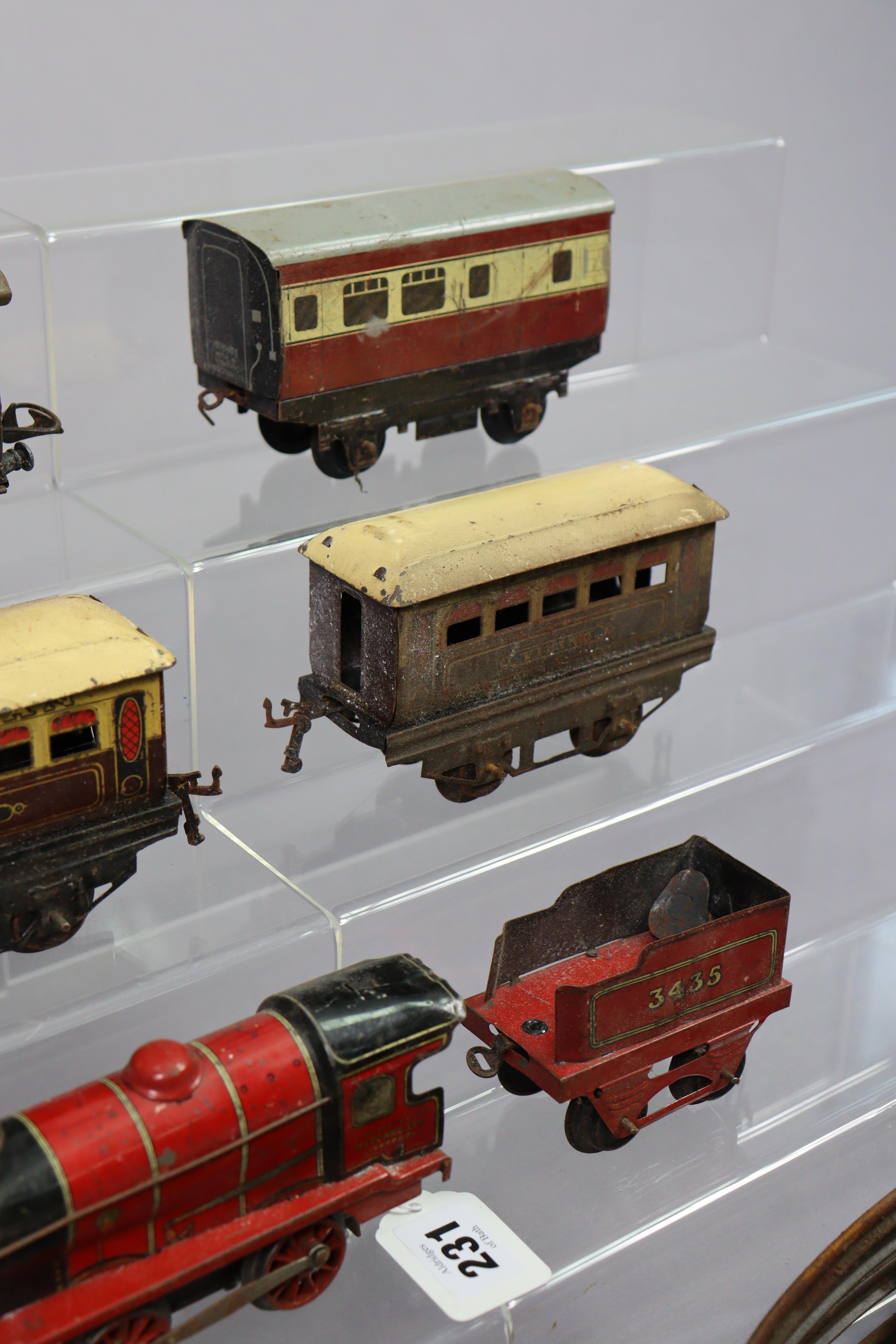 A vintage Hornby tinplate clockwork-operated “00” gauge train set, unboxed. - Image 3 of 3