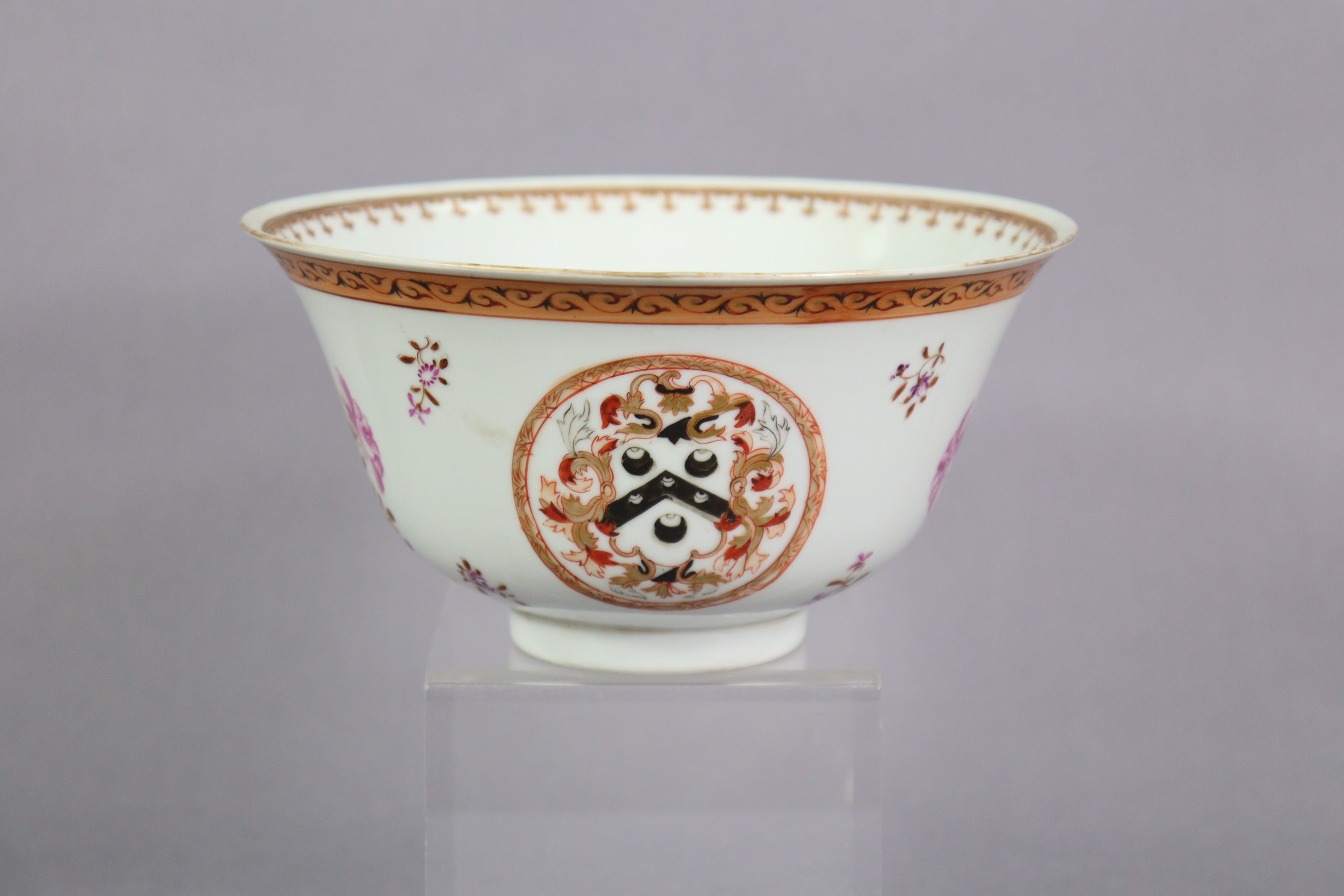 An 18th century Chinese export porcelain bowl with painted armorials in reserves, & floral sprays - Image 3 of 5