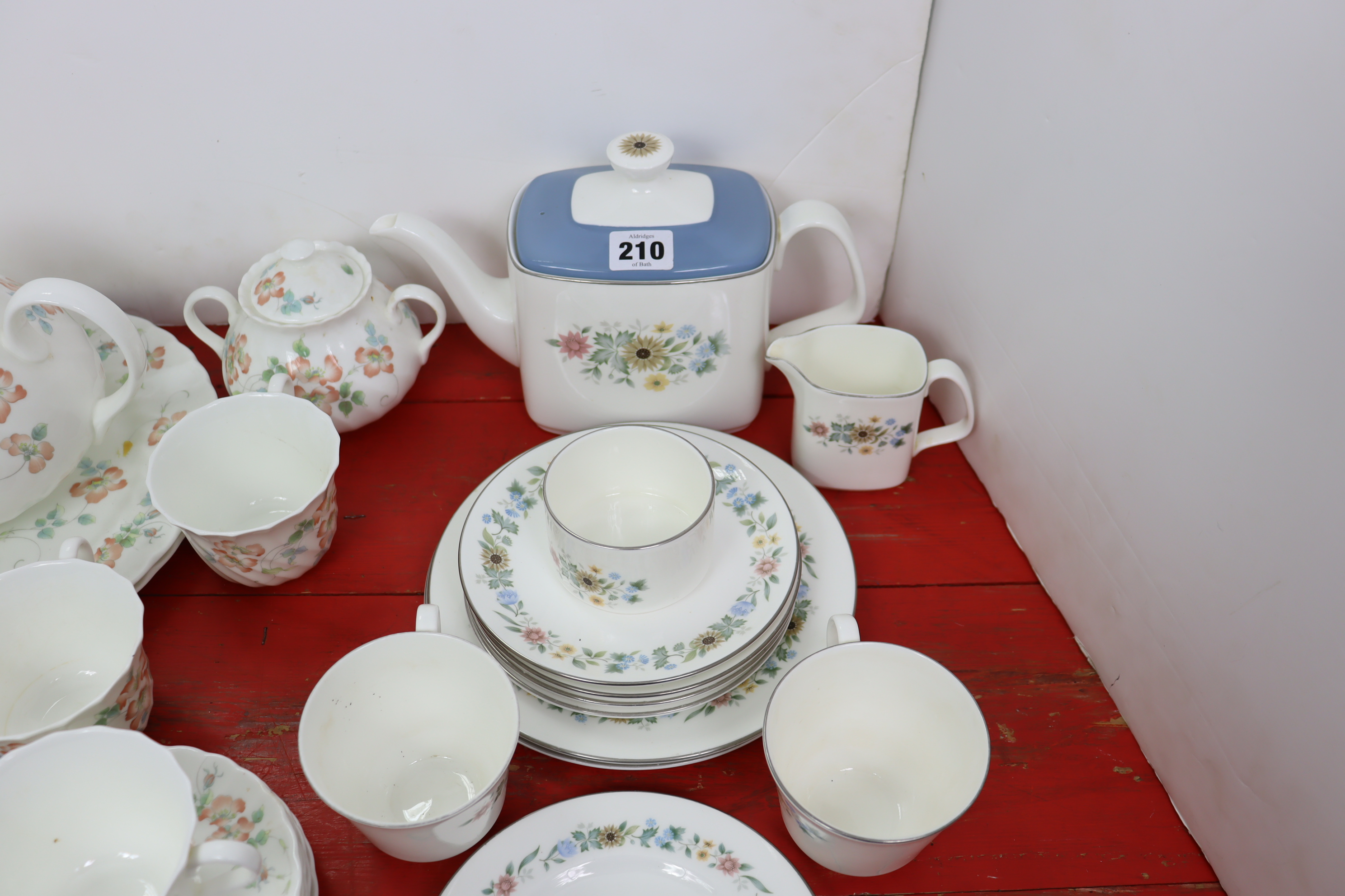 A Wedgwood bone china “Cottage Rose” twenty-six piece part tea service; & a Royal Doulton “ - Image 4 of 5