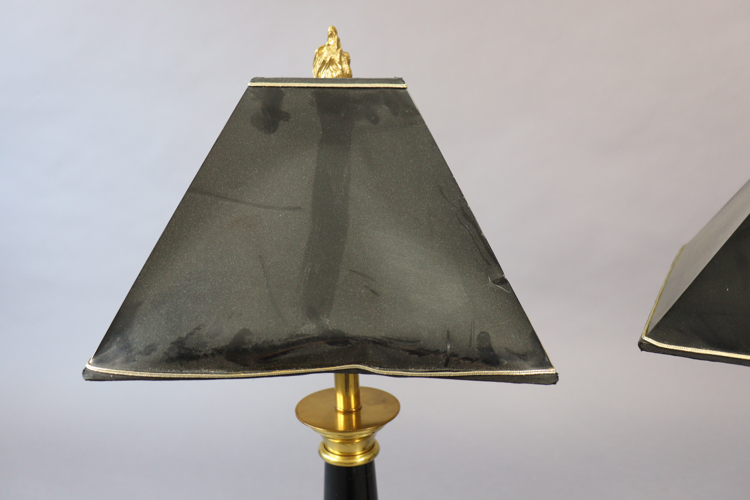 A pair of regency-style black-finish table lamp bases each with gilt-metal mounts, & on square - Image 5 of 8