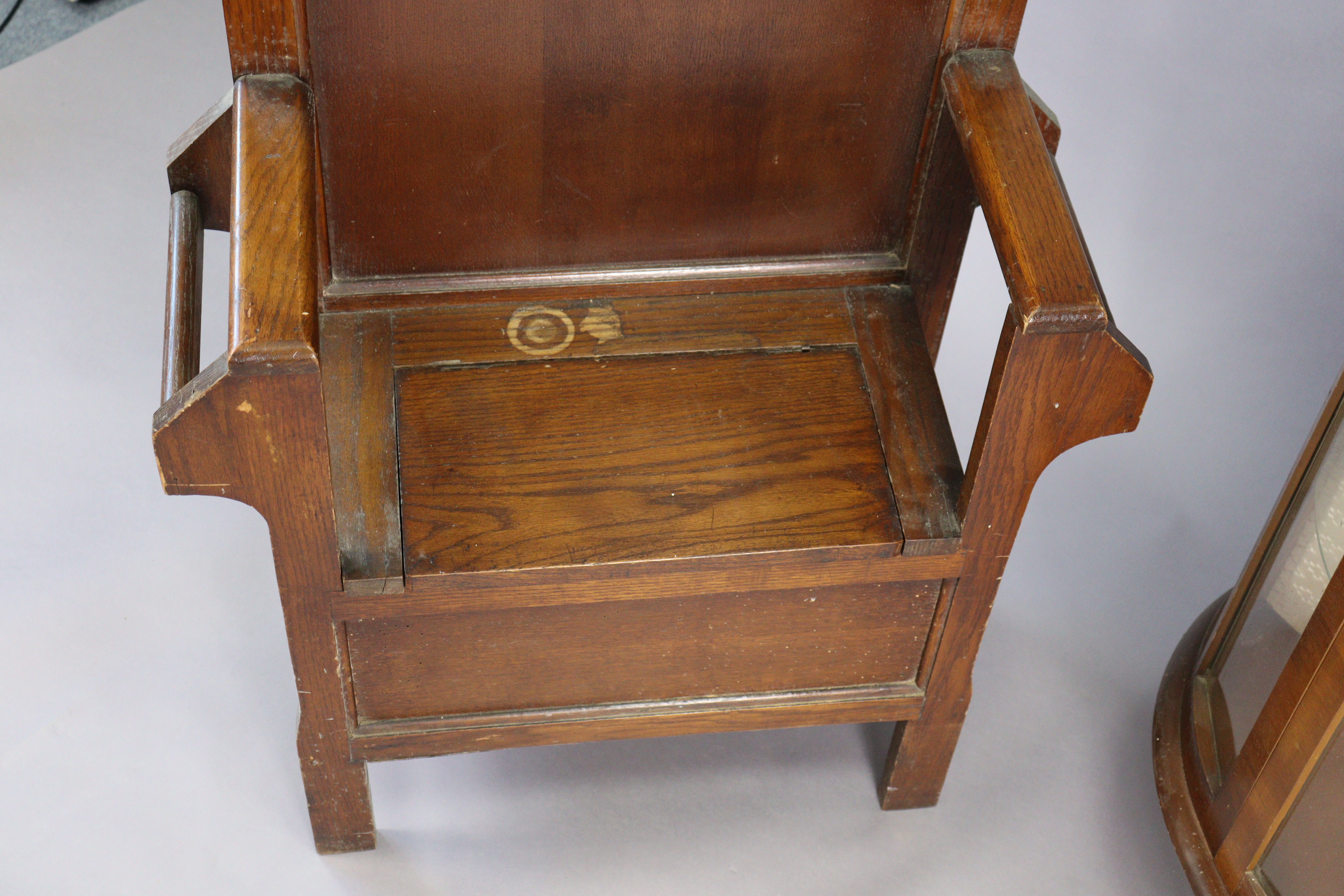 A mid-20th century oak hallstand inset circular mirror to the top, with a boxed hinged seat, & on - Image 3 of 7