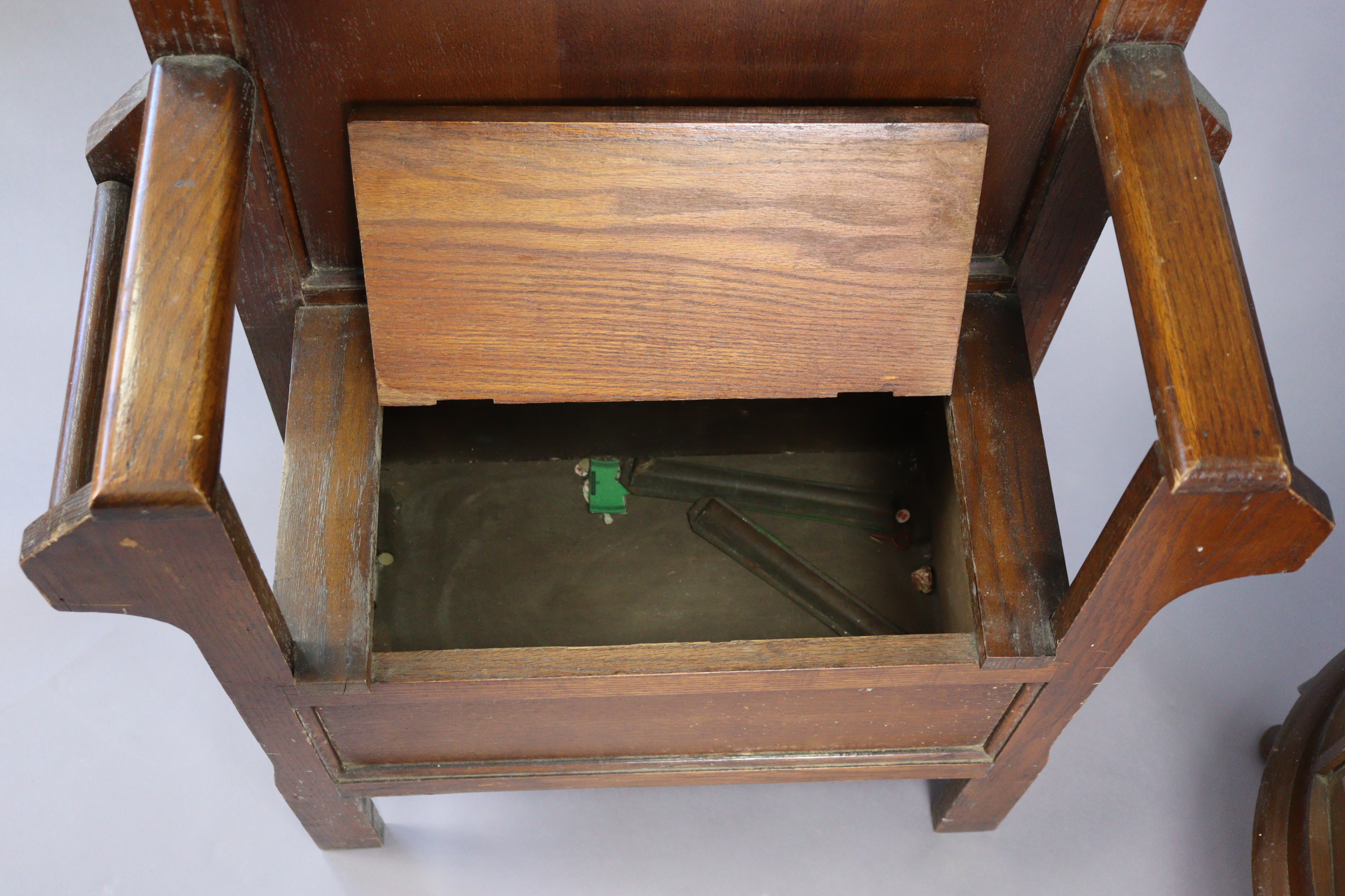 A mid-20th century oak hallstand inset circular mirror to the top, with a boxed hinged seat, & on - Image 4 of 7