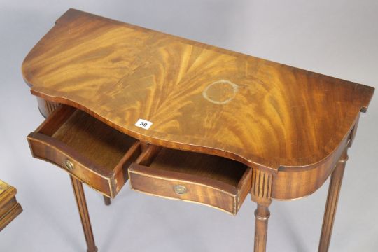 A mahogany cross-banded serpentine-front side table fitted two frieze drawers, & on fluted & - Image 3 of 3