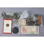 A quantity of Victorian & later copper/bronze coins; various foreign coins & banknotes; & an Italian