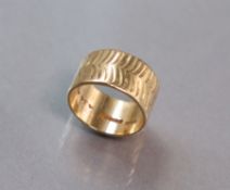 A broad 9ct. gold band with herringbone pattern; size: P/Q; 7.2 gm.