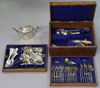 A quantity of silver-plated King’s pattern & other flatware in an oak canteen; & a Victorian