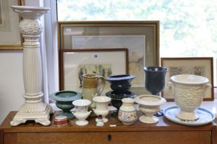 Various items of decorative china & pottery.