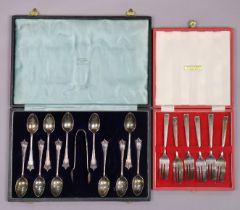 Eleven (of twelve) silver Albany pattern teaspoons & matching sugar tongs, Sheffield 1913 by