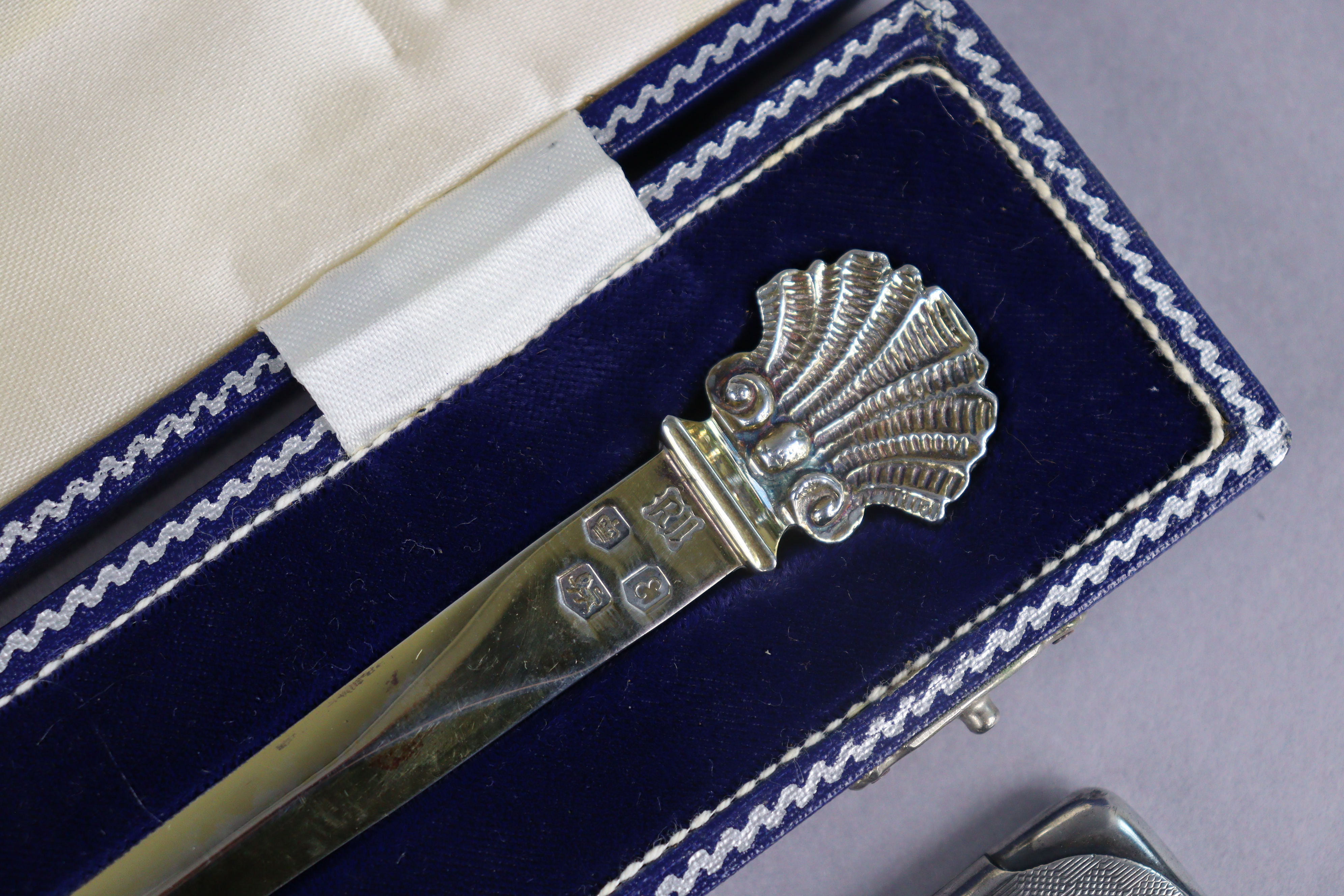 A silver-gilt letter opener with shell terminal, 19cm long, London 1979, by Royal Irish Silver - Image 2 of 6