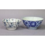 Two early 19th century Chinese provincial blue & white porcelain shipwreck cargo bowls; Tek Sing (