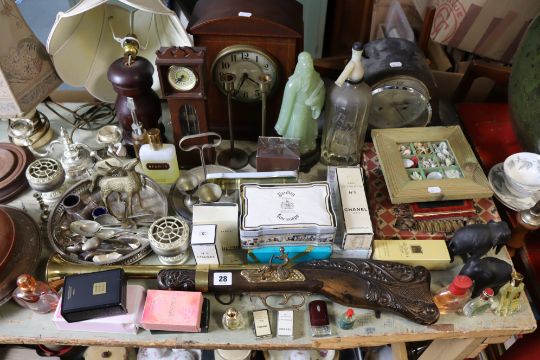 A reproduction blunderbuss, 68cm long; an Edwardian mantel clock; four various lamps & sundry - Image 2 of 4