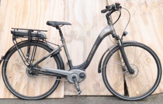 A Raleigh Motus Bosch Activeline low-step electric bicycle, with key & various accessories.