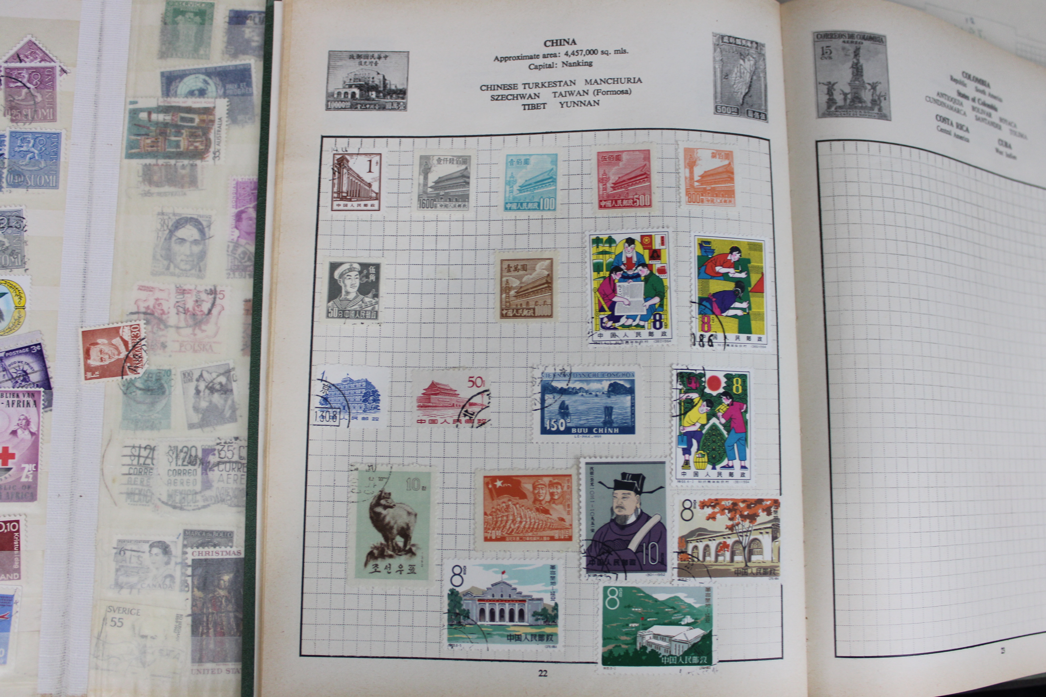A collection of World Stamps of five albums; & various loose stamps. - Image 4 of 7