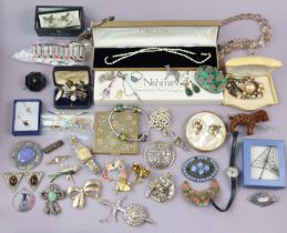 Two ladies’ wristwatches; two gilt-metal compacts; & various items of costume jewellery.