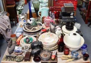 Various items of decorative china, pottery, & glassware, part w.a.f.