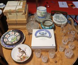 Various items of decorative china, pottery & glassware, part w.a.f.