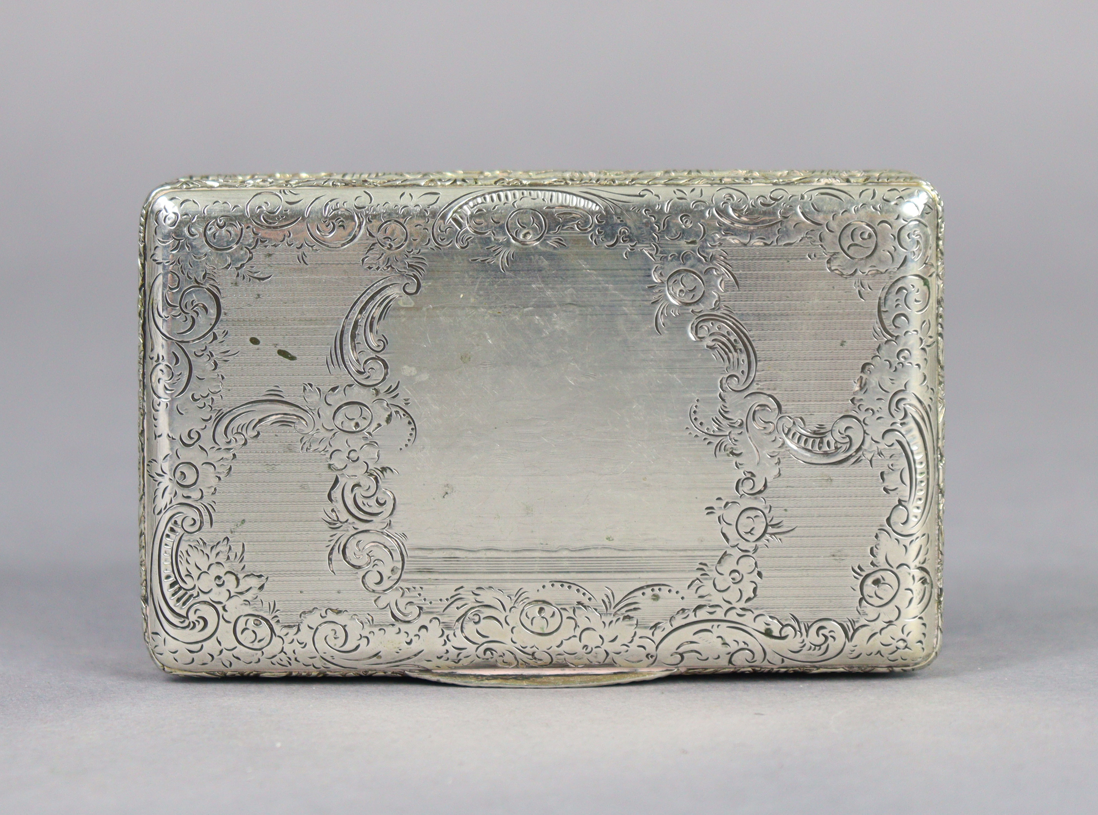 A mid-19th century Austro-Hungarian silver rectangular snuff box with all-over engraved floral & - Image 5 of 6