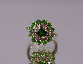 A 9ct. gold cluster ring set chrome diopside & pink tourmaline in radiating bands; size: M; 2.5gm.