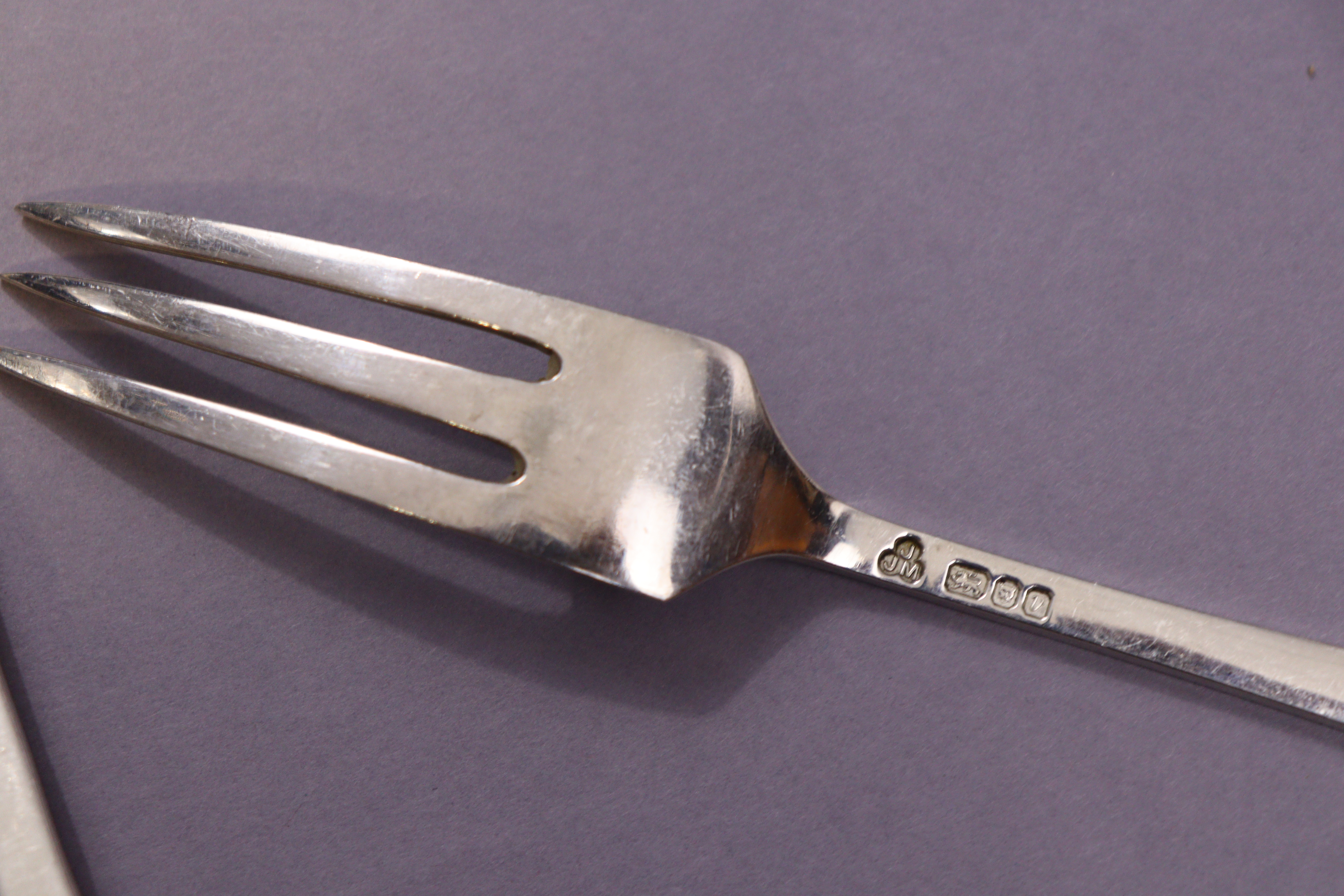 A SERVICE OF SILVER TREFID RAT-TAIL FLATWAE & CUTLERY, comprising: Six Table Forks; Six Dessert - Image 3 of 3
