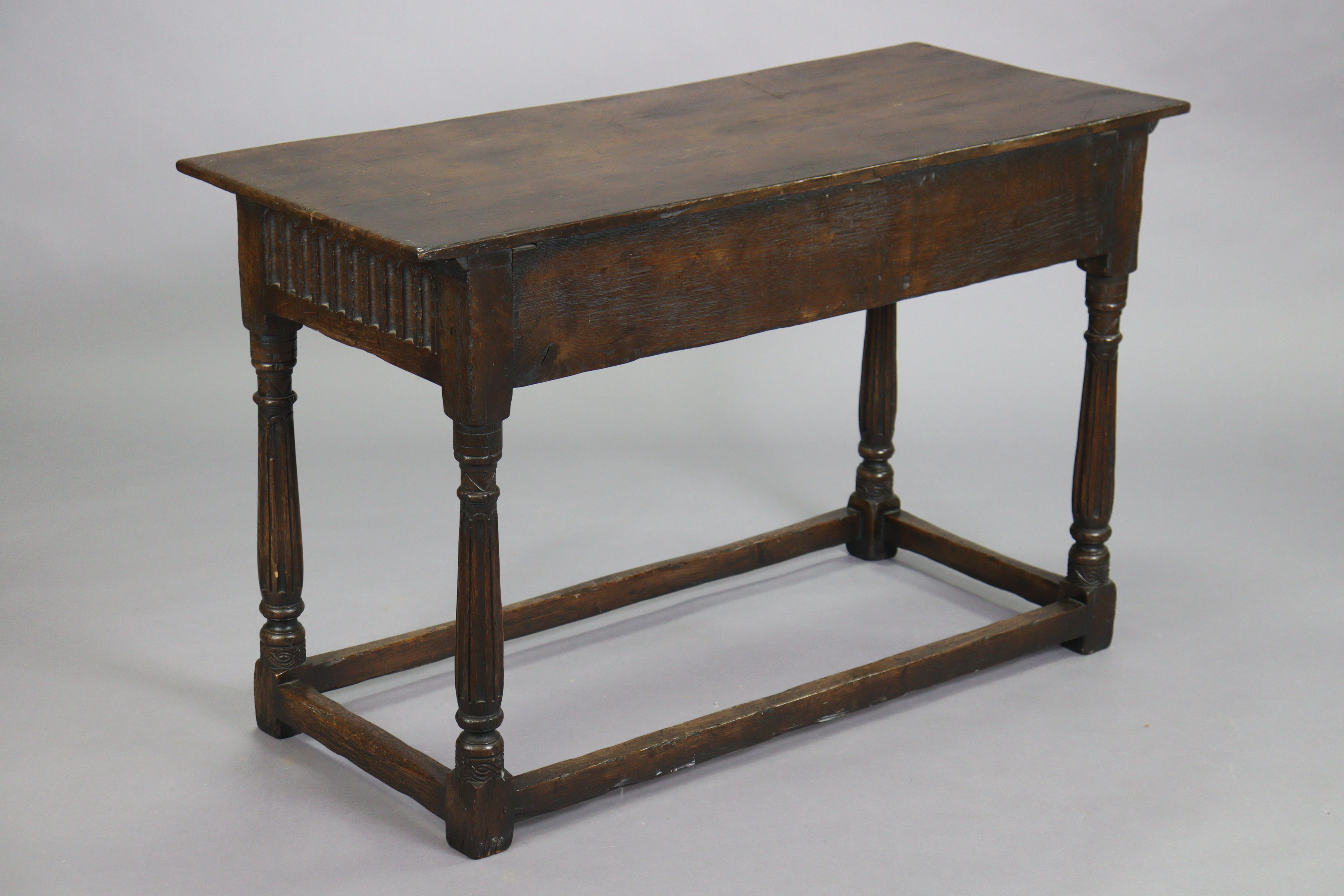 A reproduction oak serving table with a rectangular top, fitted two frieze drawers with moulded - Image 5 of 5