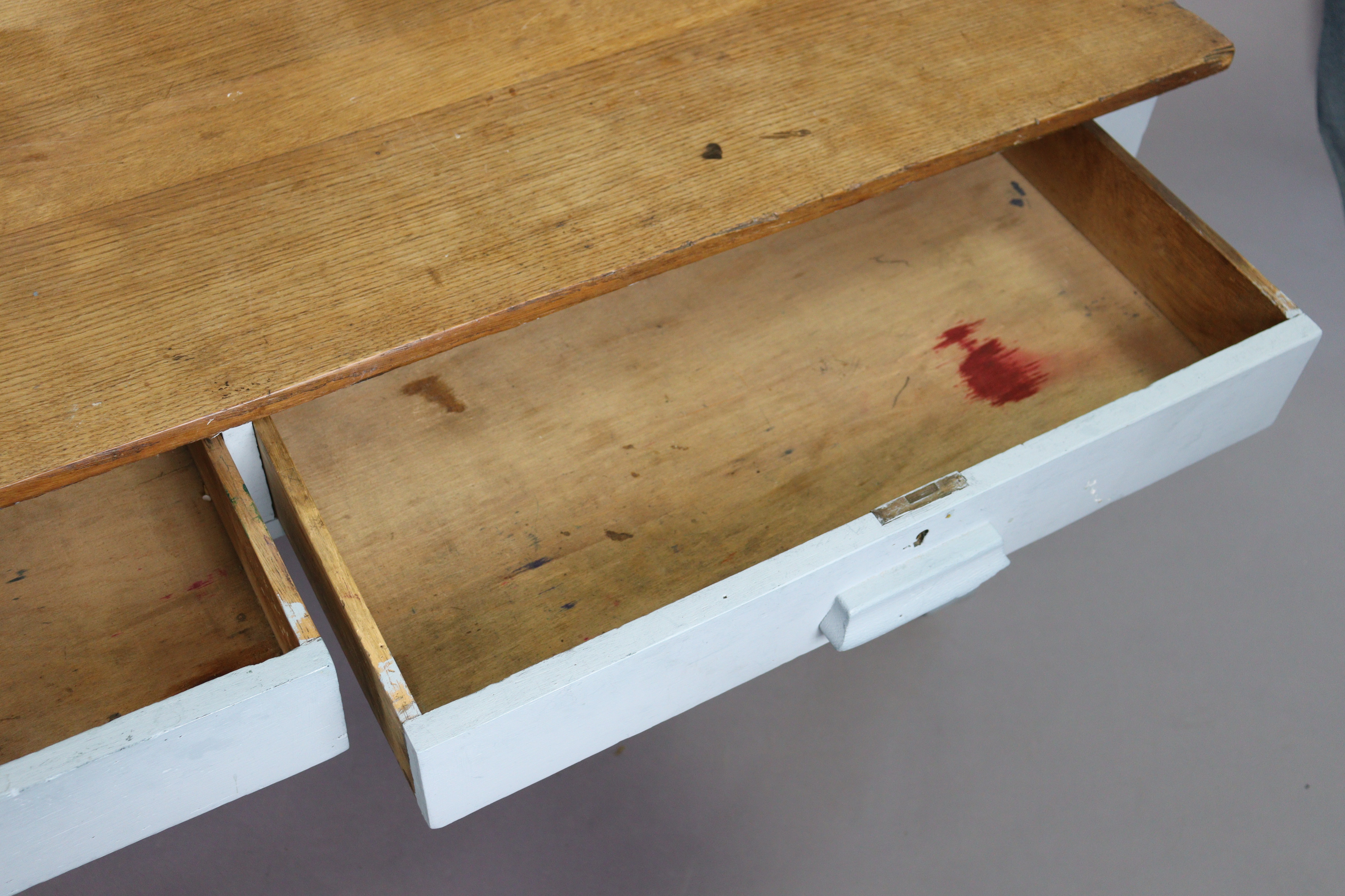 An oak kitchen table with a rectangular top, the pale blue painted underframe fitted two frieze - Image 4 of 7