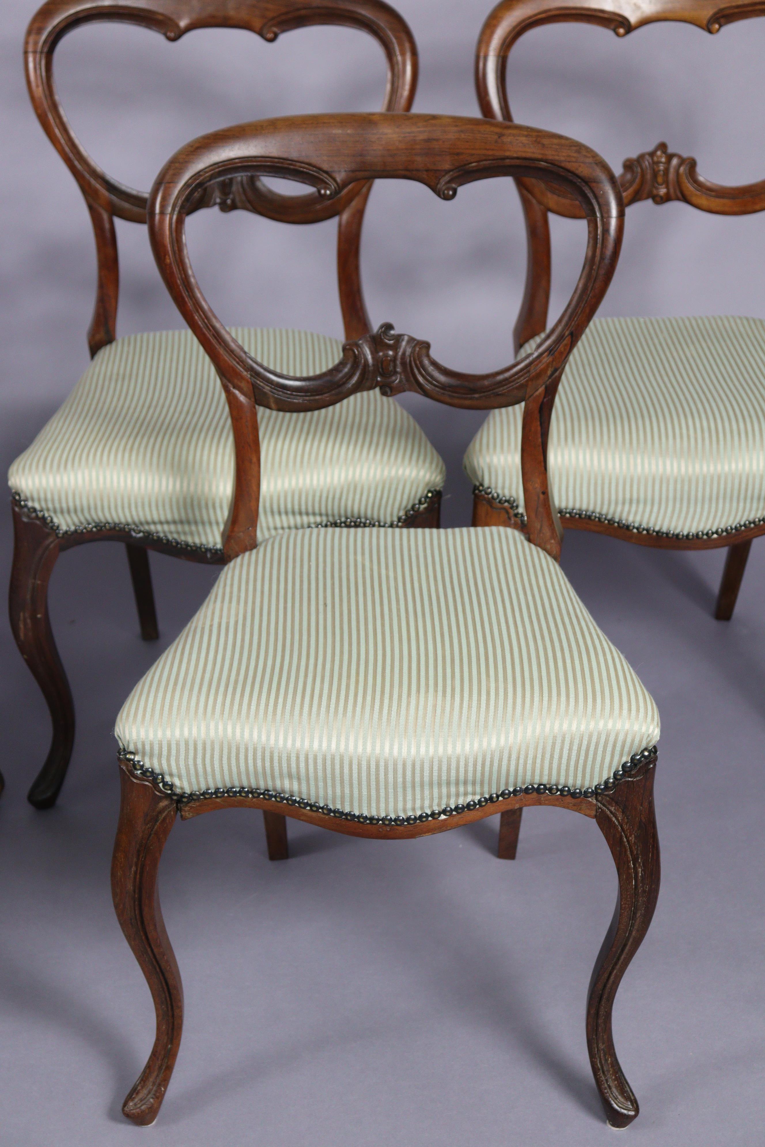 A set of six mid-Victorian rosewood dining chairs with carved rounded open backs, padded seats, & on - Image 2 of 3